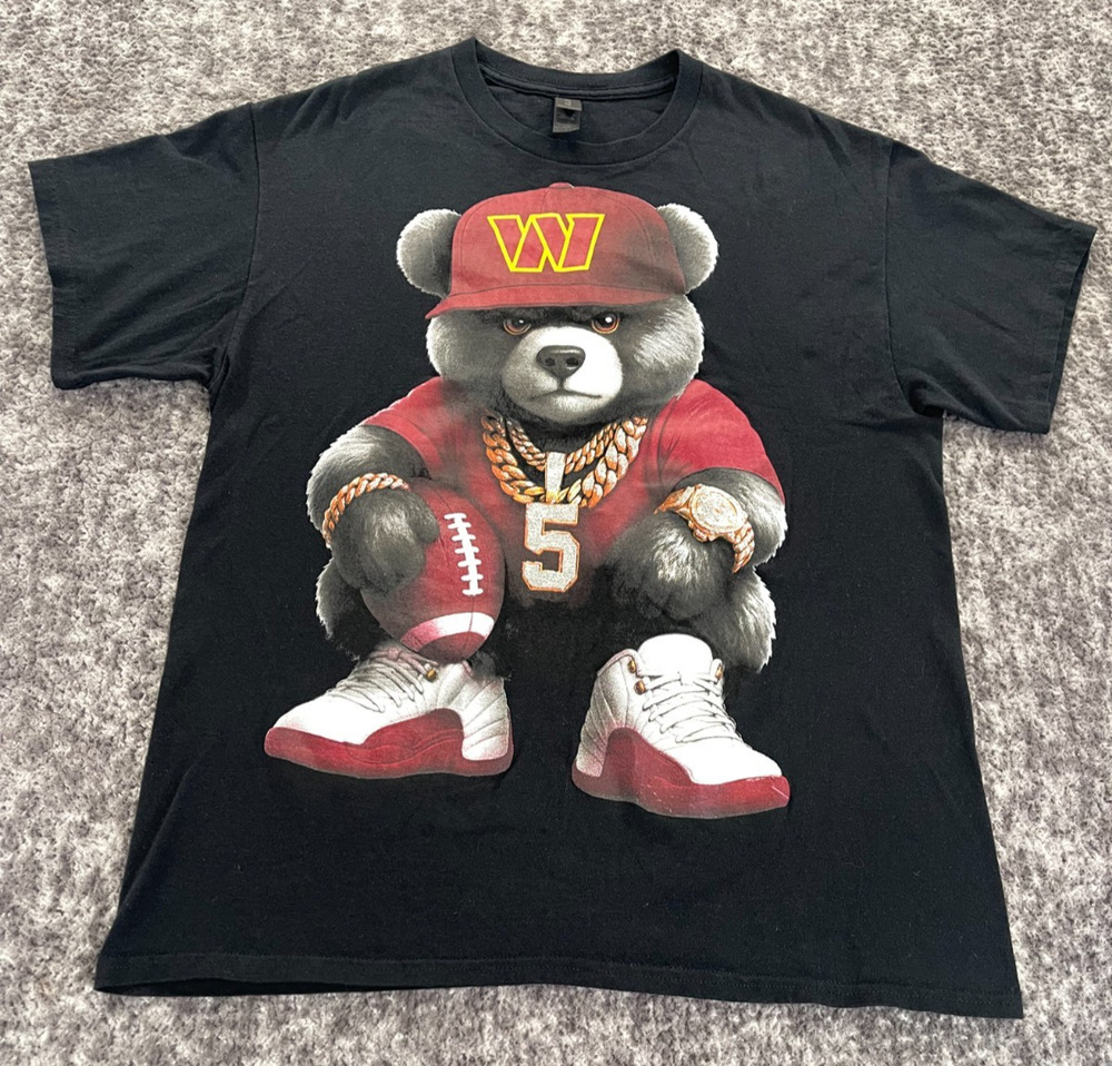 Washington Commanders Jayden Daniels Graphic Bear Black Short Sleeve T Shirt Lg